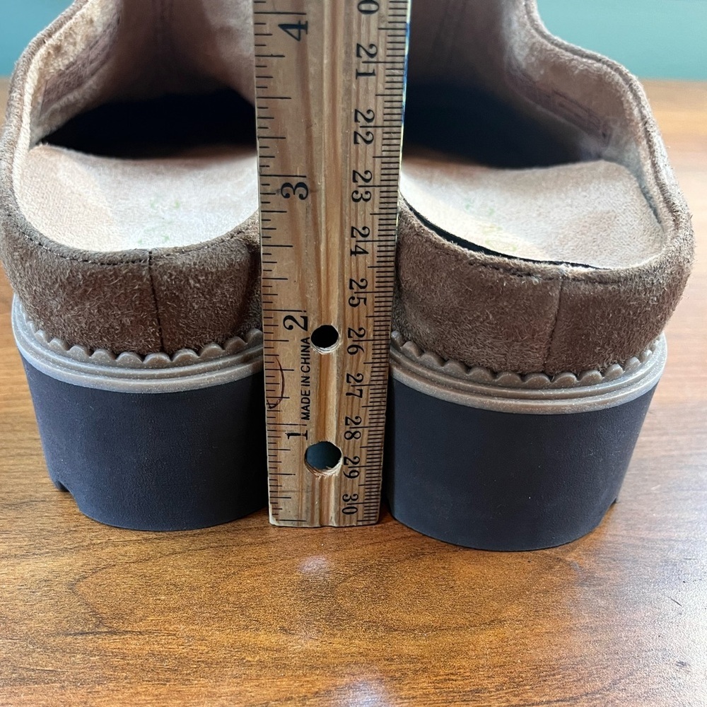 Vionic Fairfax Suede Tan Slip On Mules Clogs Sz 7.5 Lug Soles Orthopedic Insoles - Picture 12 of 15